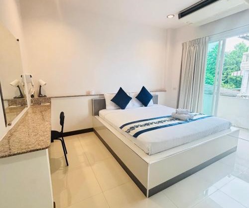 Ree- Riverside hotel
