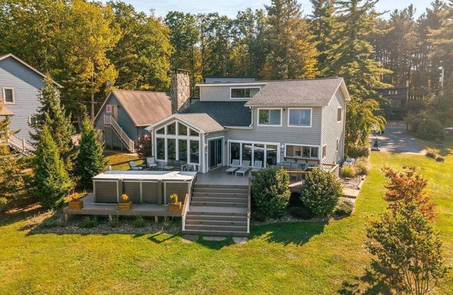 Reel Chill- 4 bedroom home with Dock, Swimspa, Hot tub!