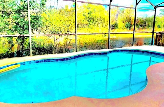 Ref 994PF. Modern lake view pool home. Very close to Disney