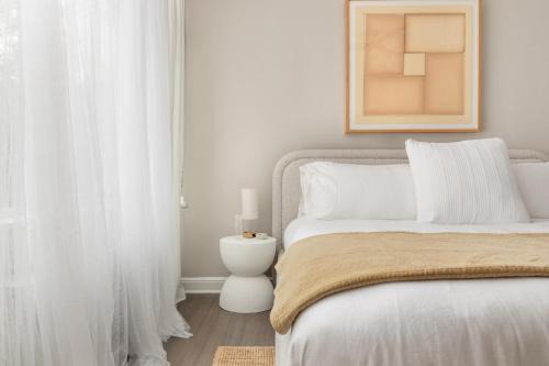 Refined 2BR King Suite with Gym and Lounge - The MORGAN
