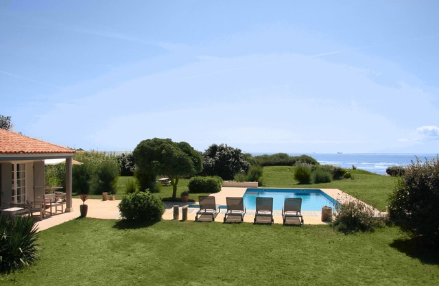 Refined and comfortable, this magnificent contemporary house of 180 m2