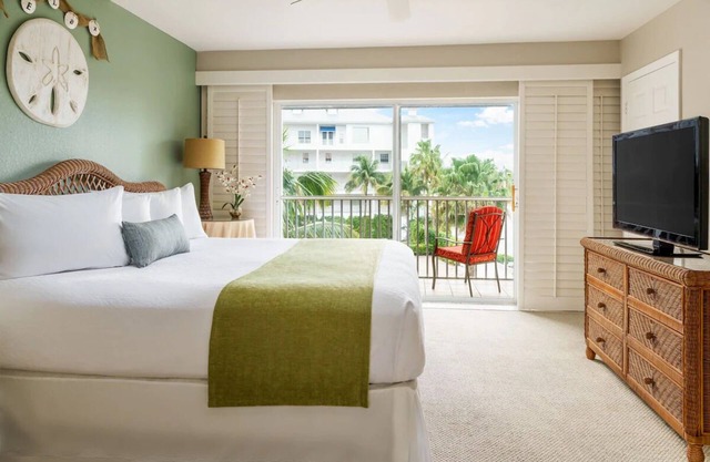 Refined Island Escape, Olde Marco Inn Deluxe 2BR Suite w/Porch