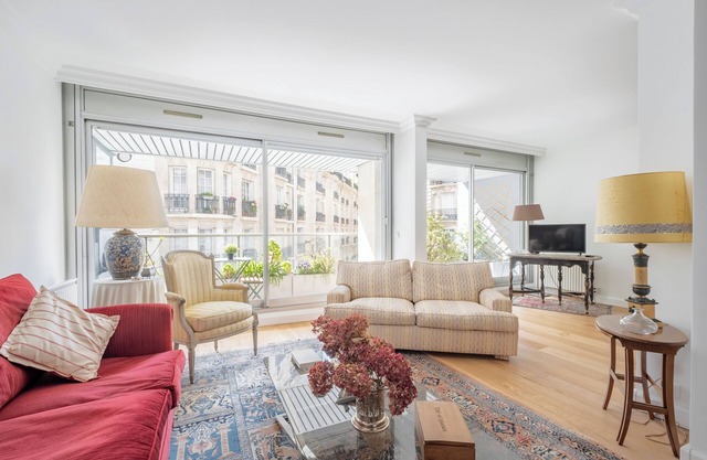 Refined Retro, by Veeve