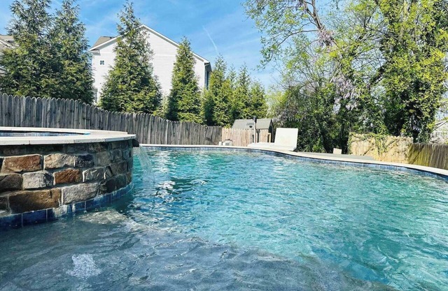 Refined Urban Escape with Lush Outdoor Spaces 1364