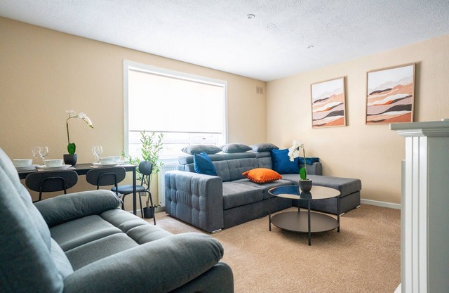 Refreshing Modern Apartment in Dundee