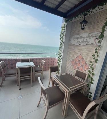 Refugio junto al mar en el Cabrero