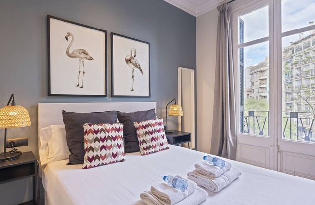 Refurbished apartments in Eixample! Walking distance to the center!