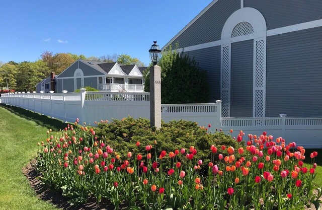 Relax and get away! Beautiful upscale condo with pool near OGT Village and Beach
