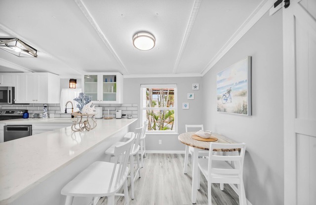 "Relax and Unwind" Peaceful 2-bedroom house in Fort Myers Beach