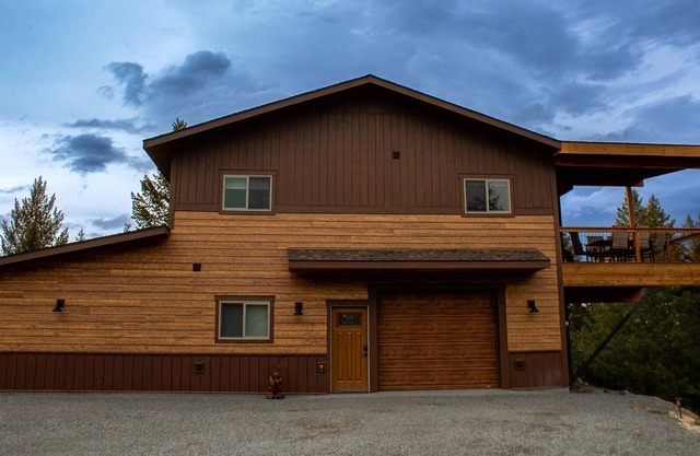 Relax at Rock Lot! Brand new 3br/2 bath lake home.