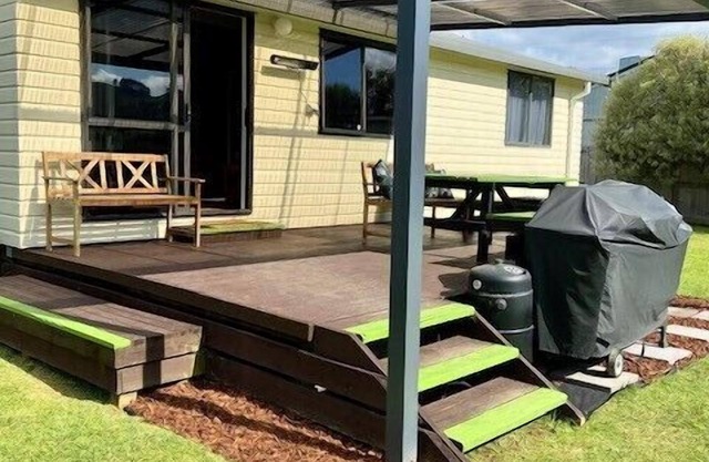 Relax Cabin - Waihi Beach Holiday Home