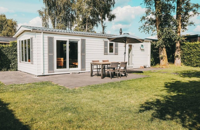 Relax in the Veluwe Lodge with private sauna! Luxury, nature, and comfort come together at De Boshoek for a perfect getaway.