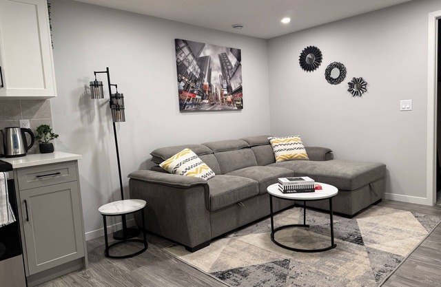 Relax, Recharge, Repeat: 2BedroomWalkout Haven