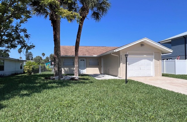 Relax & Unwind at Triple Palms in Hernando Beach