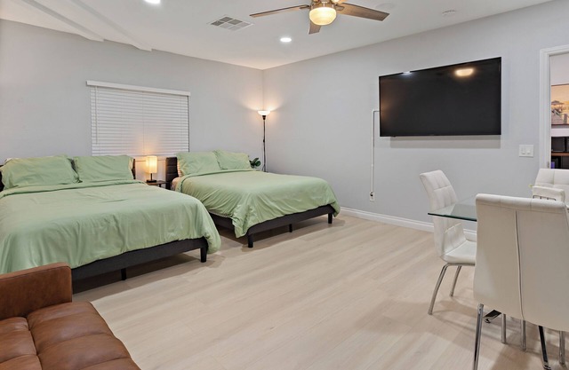 Relax & Unwind - Cozy 1 BR w/Room for 5 Guests