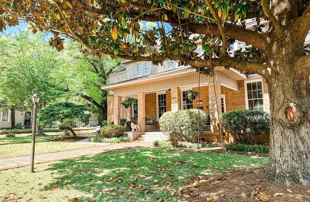 Relaxing 3BR Pet-Friendly Poolside Retreat