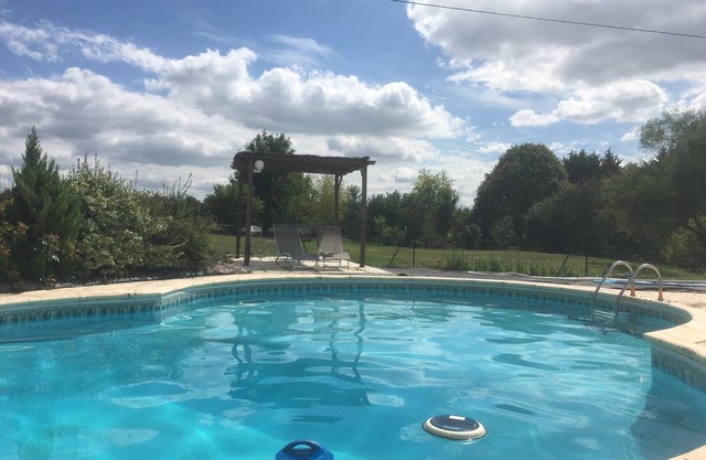 Relaxing 4-6 Person Gite with Pool in Rural Loire, France