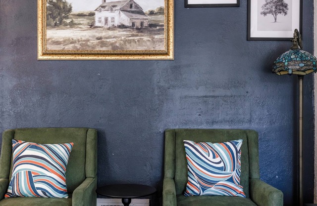 Relaxing Downtown SB Escape