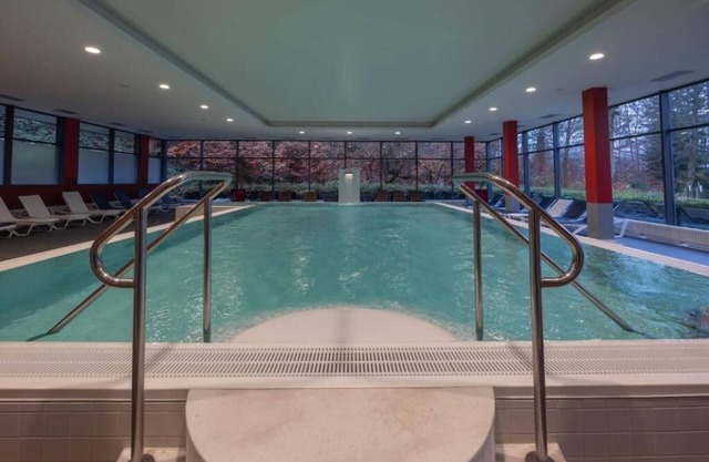 Relaxing Unit Pets Allowed Indoor Swimming Pool With Forest Trails