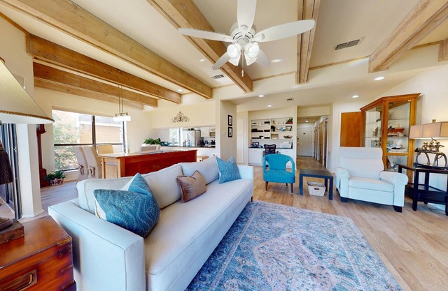 Remarkable Condo, Comal River View! RPS 104 : Free Tubes with Rental!