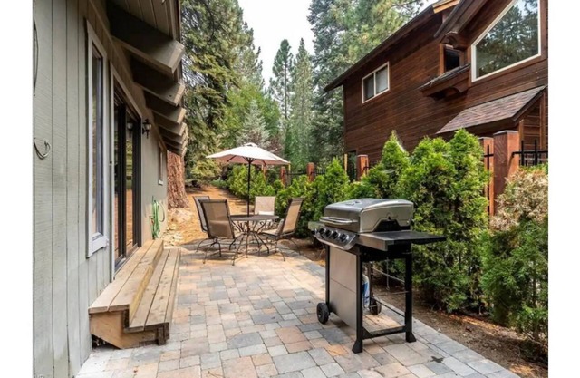 Remodeled 2 Bedroom Modern Cabin. 12-1 Arcade. Close to Beaches/Golf/Skiing!