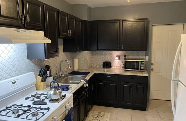 Remodeled 3 bdr 1b house with full backyard and deck