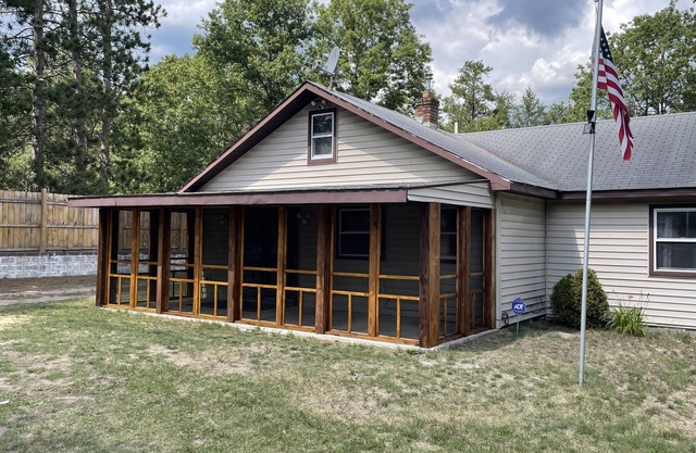 Remodeled Cottage close to ATV/Snowmobile Trails, and Ausable River