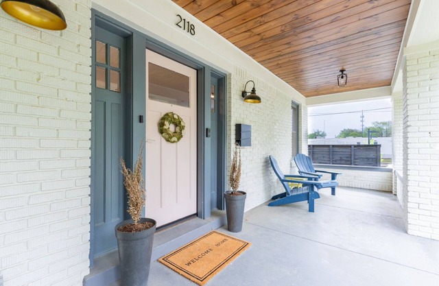 Remodeled Midtown Home - family sized with deck