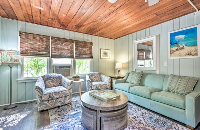 Remodeled Siesta Key Escape – Walk to the Beach!