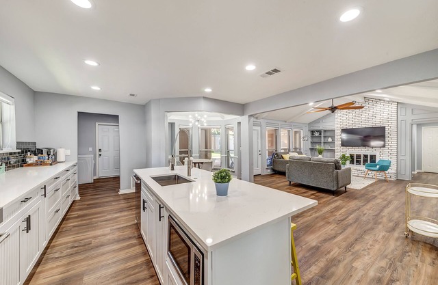 Remote work, Near Highways, Family-friendly, King bed, Grill, Games, Foosball
