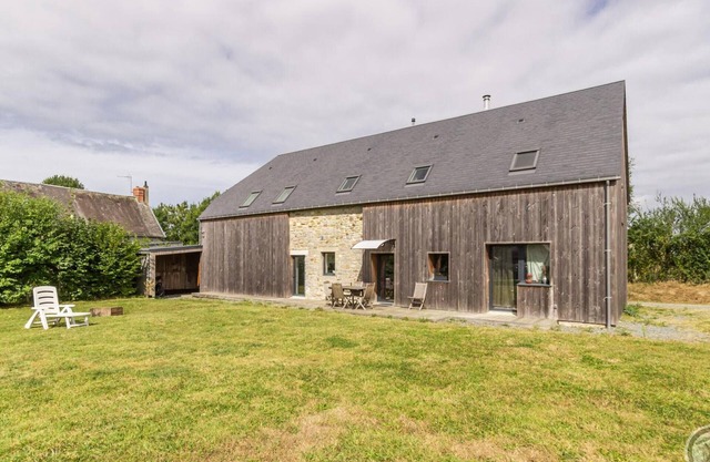 Renovated stone house with WIFI and parking in Quettreville-sur-Sienne