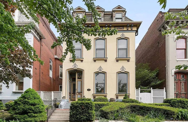 Renovated 1 BR Apartment - Private - w/View of Saint Louis Arch