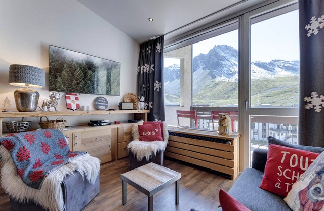 Renovated 3-bed duplex, ski-in/ski-out, Tignes Val Claret, 6-8 pers