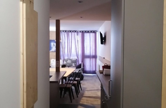 Renovated apartment near center, 2 cabins, balcony, free WIFI