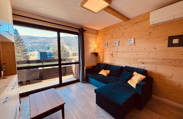 Renovated Alpine Apartment for 6 with Balcony, Close to Ski and Village Center in Autrans