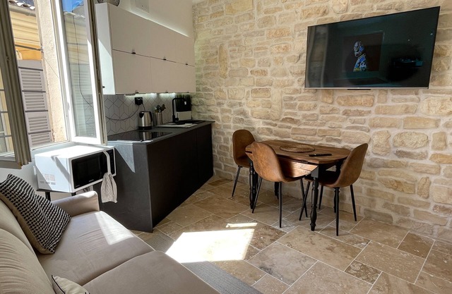 Renovated apartment for 3 in the heart of old Antibes