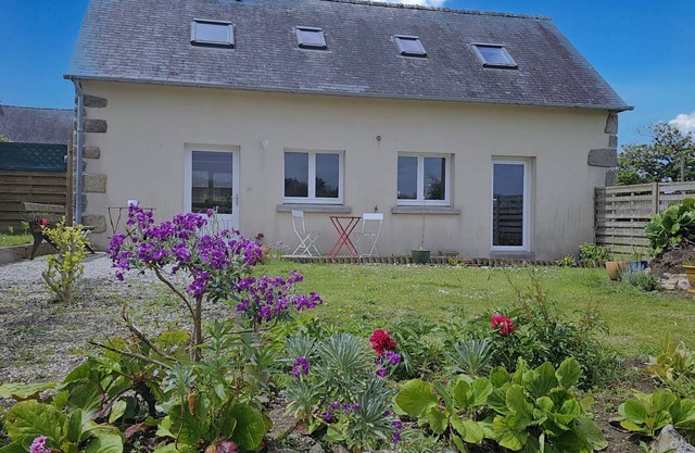 Renovated Breton house located in a quiet area, close to town and beaches