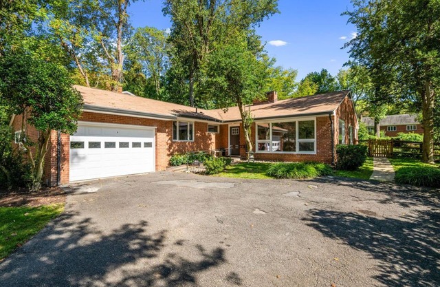 Renovated Bright Oasis w/Garage and Yard! 20 minutes to DC and Famous Landmarks