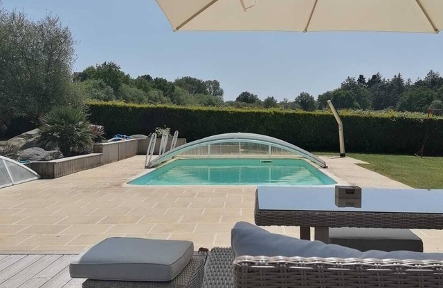 Renovated country house with swimming pool, in a quiet location with a large garden planted with trees