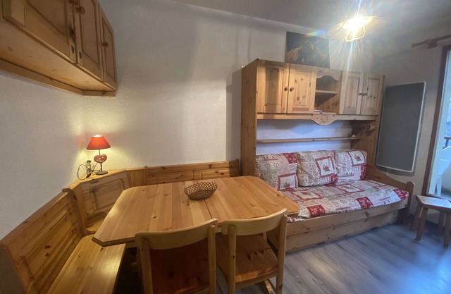 Renovated Cozy Apartment for 4-5 People with Pool Access