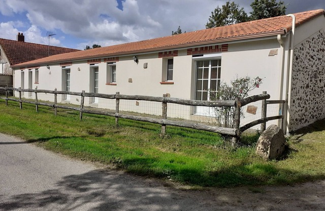Renovated Farmhouse: 4BR, SPA, WiFi, Baby Gear, Near Pornic