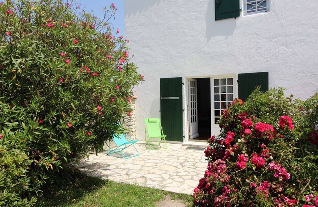 Renovated Family Home Near Beach, 3 Bedrooms, Sleeps 7, Terrace, Garden - Dolus-d'Oléron