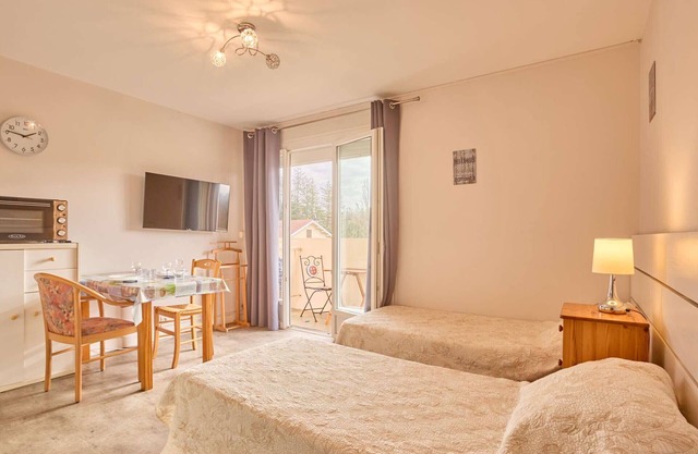 Renovated studio with south balcony in Barbotan