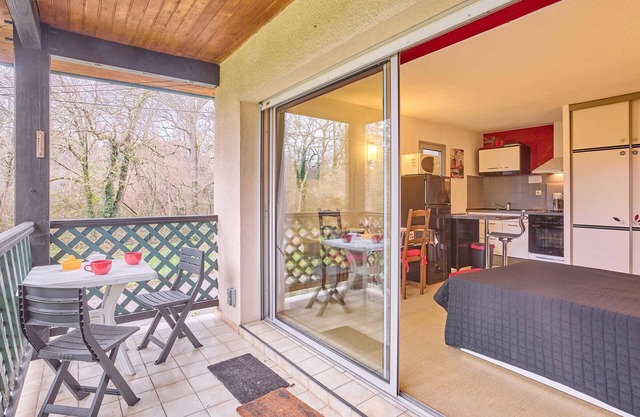 Renovated T1 Bis in Barbotan with balcony and parking