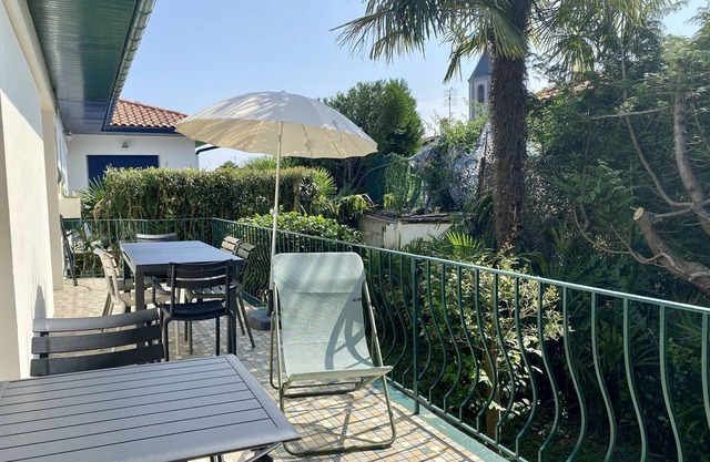 Renovated house in Cambo, 2 br, garden, parking, WiFi