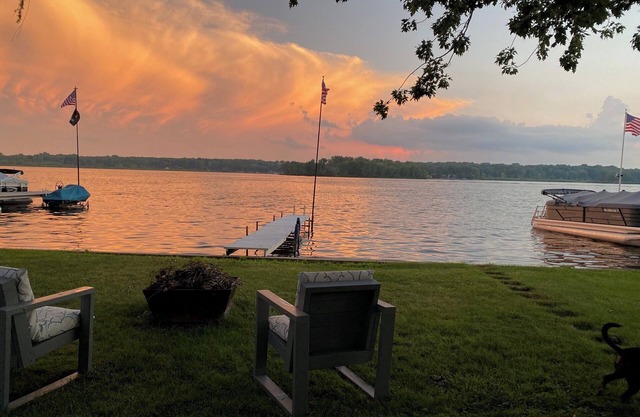 Renovated Lakefront All Sports Big Barbee Lake-Fishing&Relaxing-Steps From Water