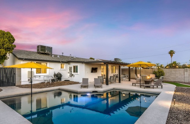Renovated Rancher w/ Private Pool and 2 Master Suites!