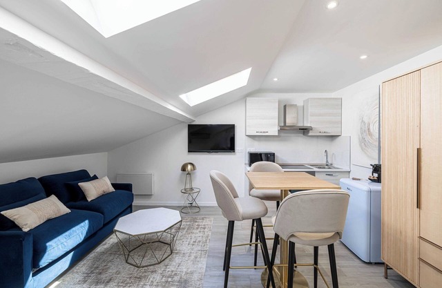 Renovated studio - Cannes Center - Bright