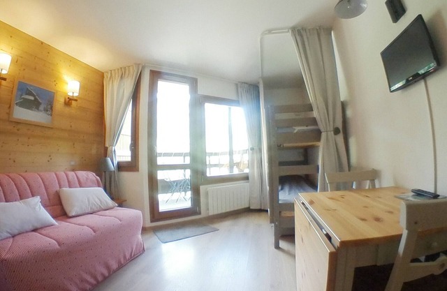Renovated Studio for 4 - Ski-In/Ski-Out Access - Near Cable Car & Slopes in Morzine