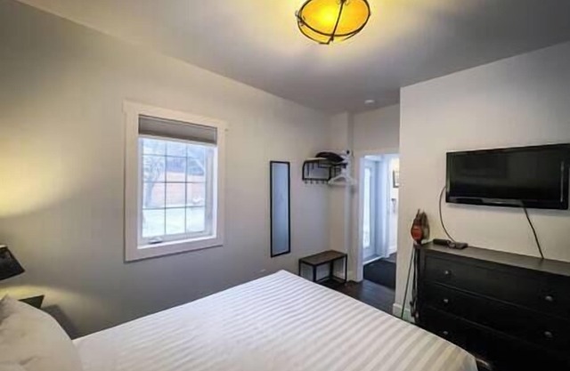 Renovated Suite - Downtown Fernie - Private